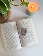 Load image into Gallery viewer, Storyteller Kindle Grip