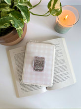 Load image into Gallery viewer, Storyteller Kindle Grip